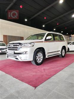 تۆیۆتا لاند کروزەر